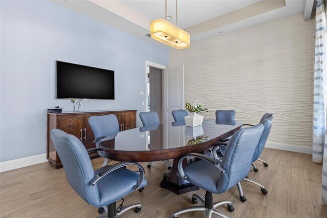 Building Photo - 1325 Snell Isle Blvd NE