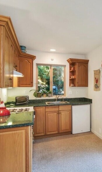 Building Photo - 14717 Carrier Ln