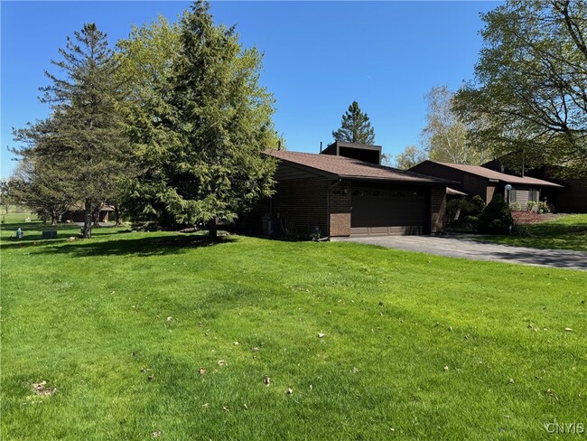 Building Photo - 812 Fairway Cir