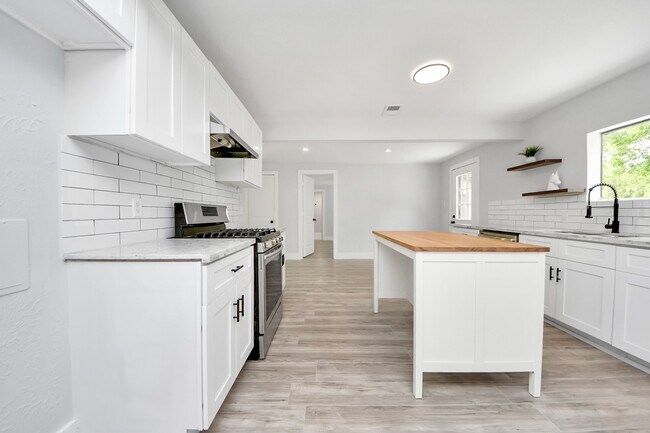 Building Photo - 503 Schilling Ave