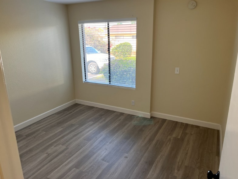 Building Photo - 1528 Granite Hills Dr