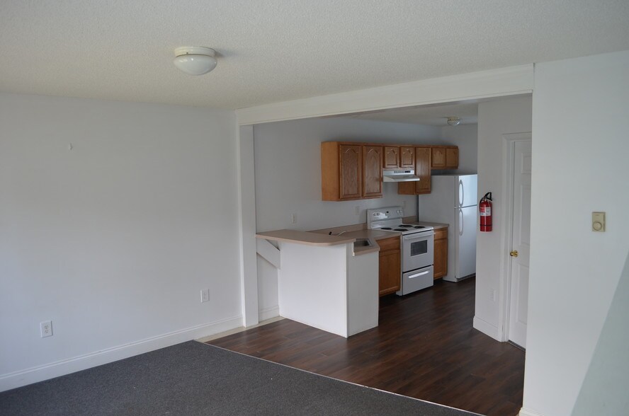 Kitchen - 557 W Church St