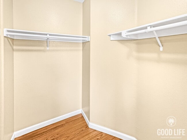 Building Photo - Immaculate 4Bd/2.5Ba Home with New Fridge, AC, Fenced Back Patio in Aliso Viejo!