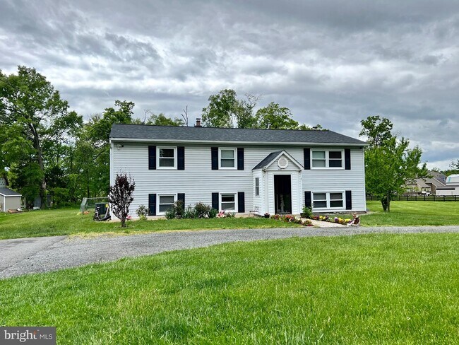 Primary Photo - 19560 Smith Cir