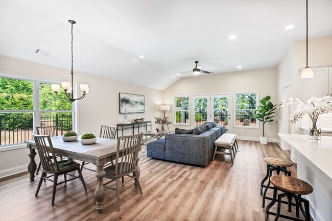 Building Photo - 7 Hickory Br