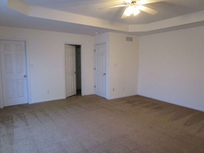 Building Photo - 5001-5003 Betty Jean Way