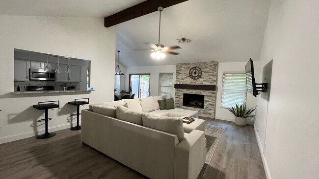 Building Photo - Spacious 4BR House in San Antonio
