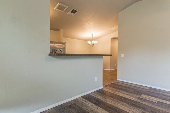 Building Photo - Beautiful 3 Bed 2 Bath Home in Moore School District!