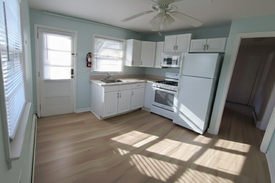 Building Photo - 211 Sheridan Ave