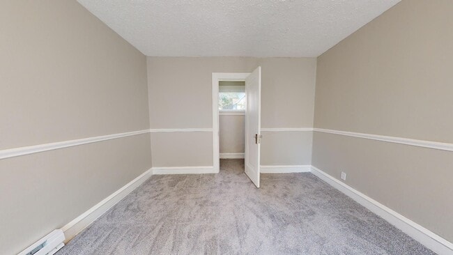 Building Photo - 3052 Sackett Ave