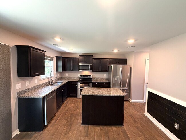 Building Photo - Candler - Three Bedroom Modern Home