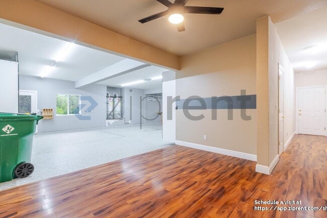 Building Photo - 4042 Plateau Cir