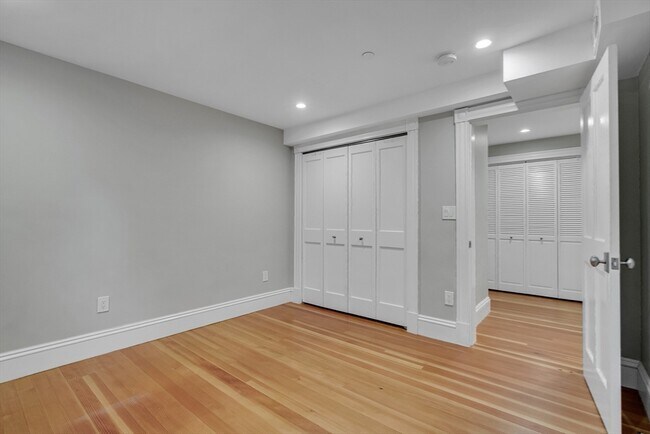 Building Photo - 16 Traymore St