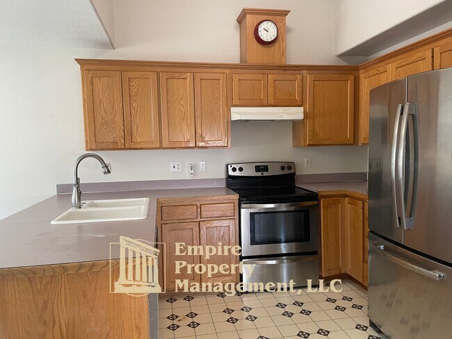 Building Photo - 981 Hollow Way