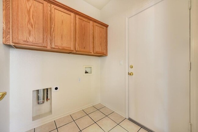 Building Photo - Cute 2bd/2ba home in 55+ Sun City Roseville