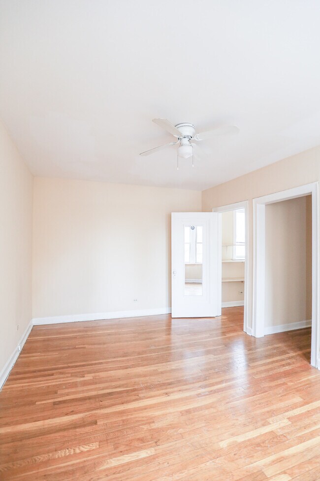 Building Photo - 4724 W Addison St