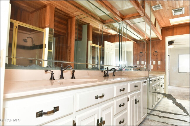 Building Photo - 5534 Oakbriar Cir