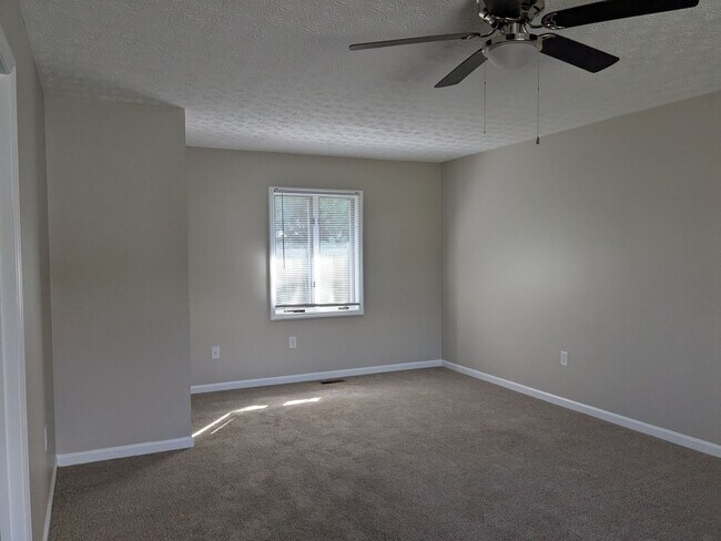 Building Photo - Beautiful 3 Bedroom, 2.5 Bathroom Condo