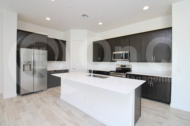 Building Photo - 3871 E Rainbow Dr