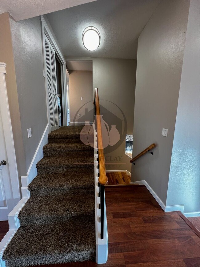 Building Photo - Winter Move in Special* $700 Off First Ful...