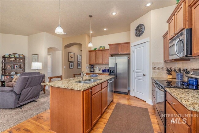 Building Photo - "Charming 3-Bedroom Home with 2 Full Baths in Boise's Sought-After West Dover Heights!"