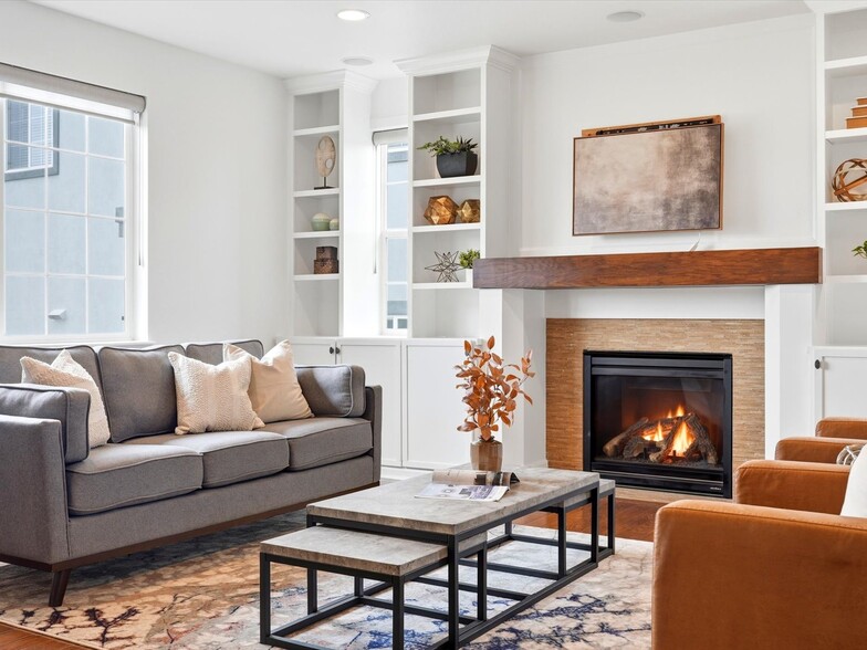 Building Photo - 690 Tiger Lily Way