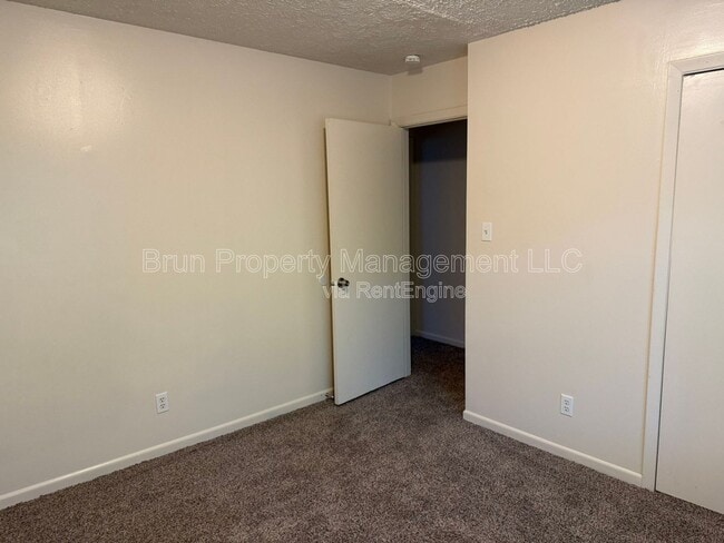 Building Photo - 1204 Glade Hill Dr