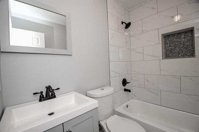 Building Photo - 4222 Cicada Ln