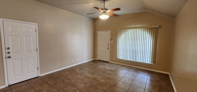 Building Photo - 3 Bedroom 2 bath Duplex South Killeen VIEWABLE SOON