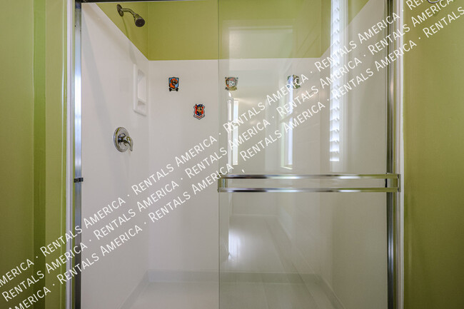 Building Photo - 3090 S Jasmine Dr