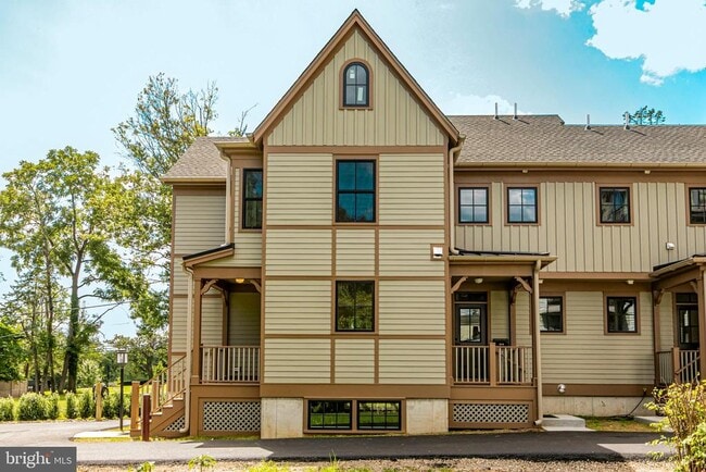 Building Photo - 22 Dickinson St