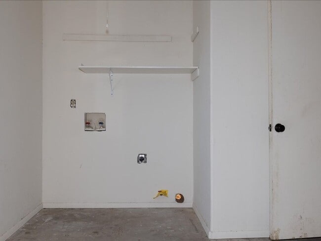 Building Photo - 3 Bedroom 2.5 Bath Two Story Home