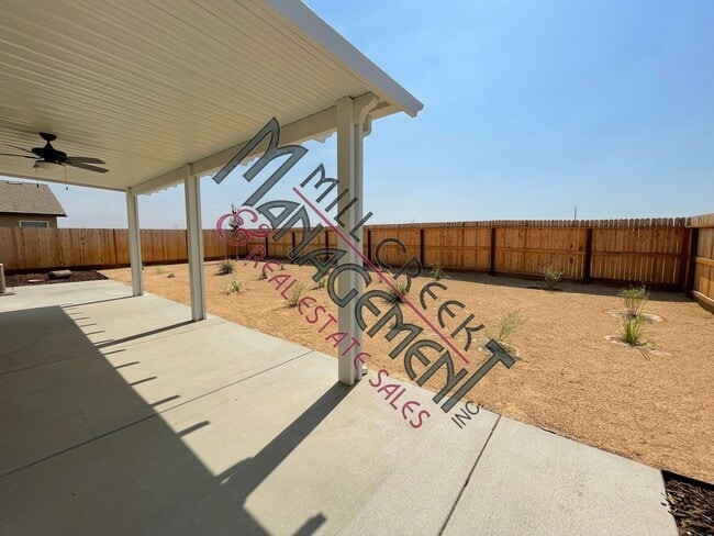 Building Photo - Like New Home In North East Visalia