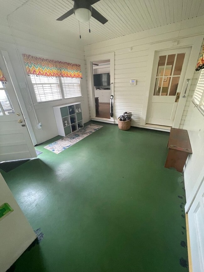 Building Photo - Spacious South Highlands 2 Bedroom Home with flex rooms!