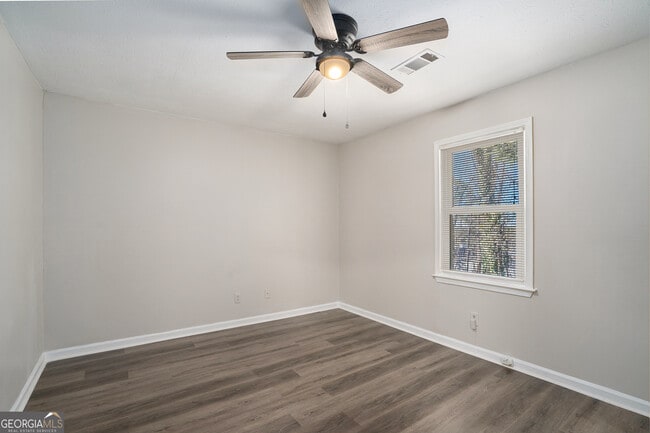 Building Photo - 3027 Spruce Cir