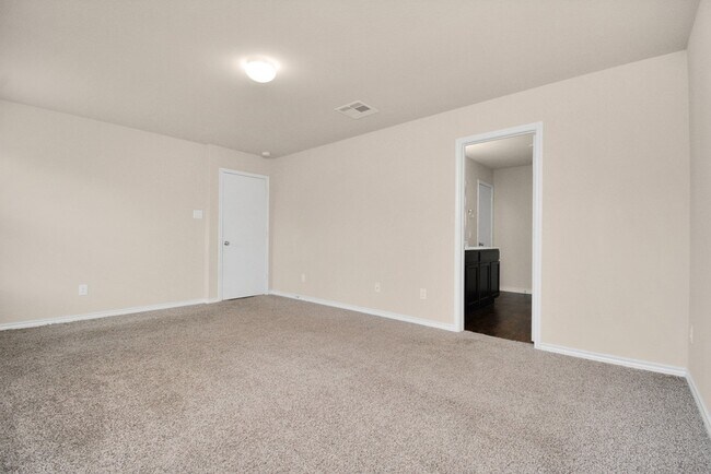 Building Photo - 3210 Aldridge Dr