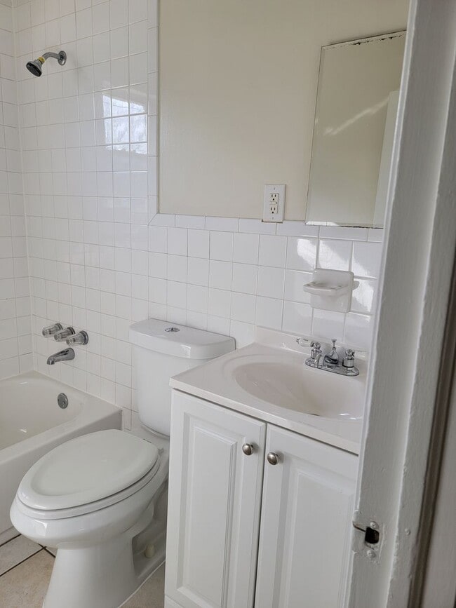 Building Photo - 2 Bedroom 1bath Oceanview/Bayview