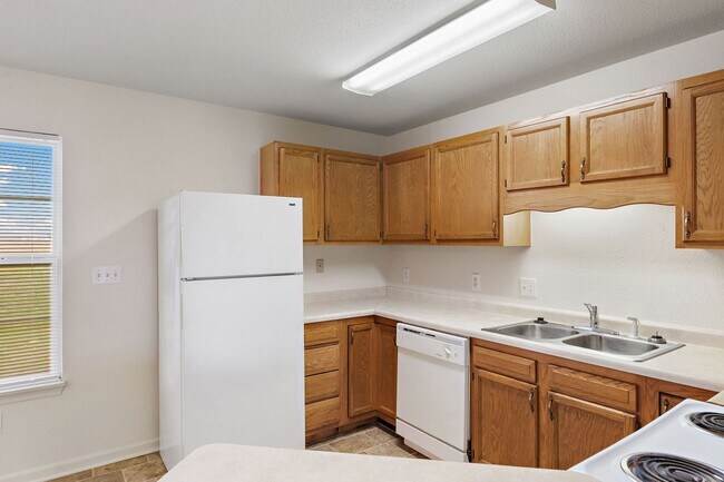 Building Photo - 6010 Castleford Dr