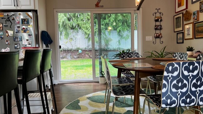 Building Photo - 505 Mt Hood Dr SW