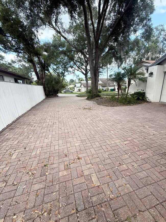 Building Photo - 621 Landings Pl