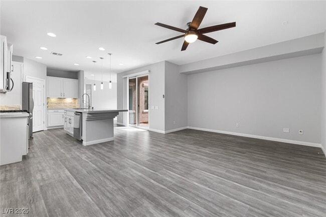 Building Photo - 2231 Desert Prairie St