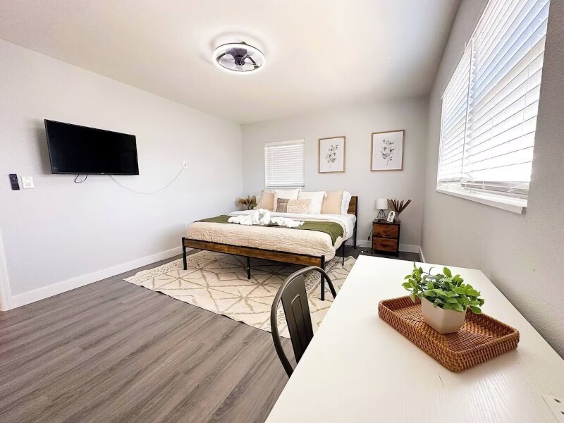 Building Photo - 8911 Oren Ave