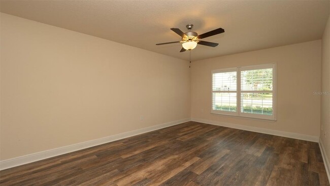 Building Photo - 6856 Wirevine Dr