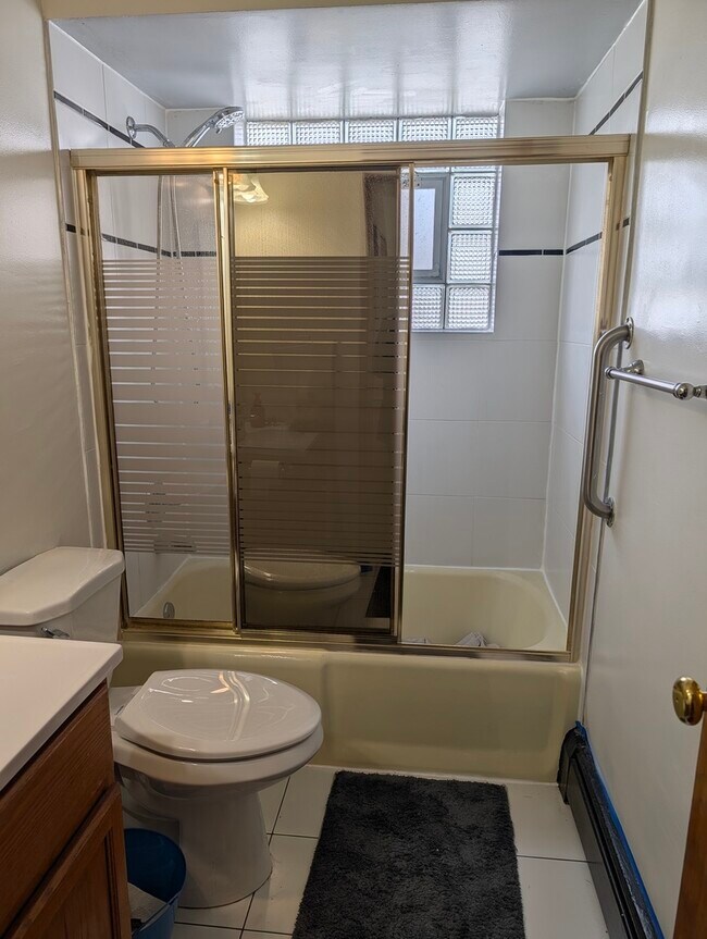 Building Photo - 10351 Canterbury St