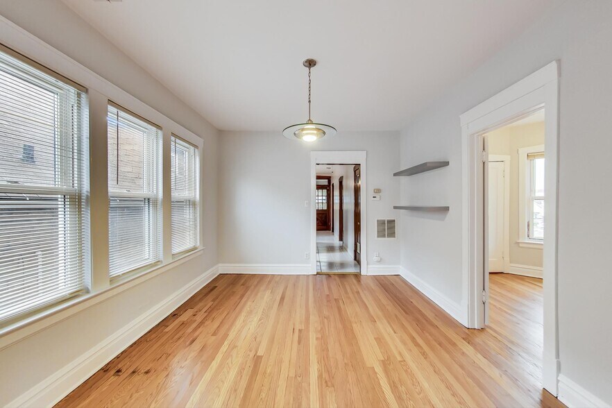 Building Photo - 2436 W Diversey Ave