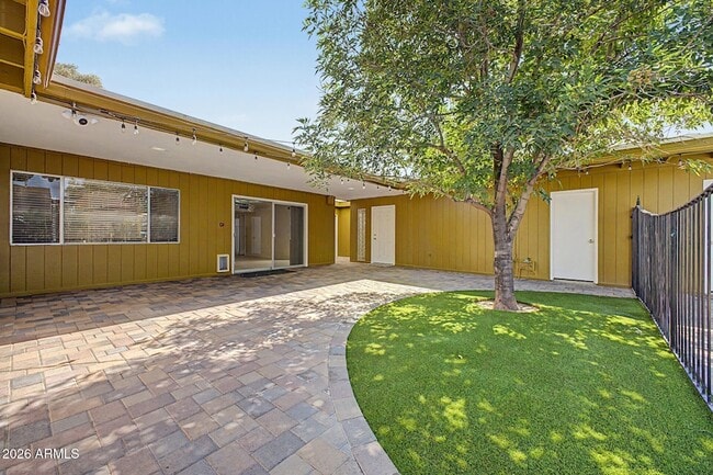 Building Photo - 3734 E Montecito Ave