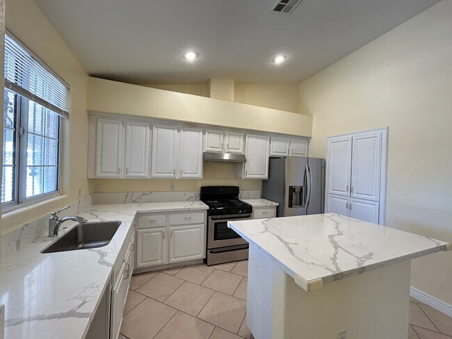 Building Photo - Single Story Home with No HOA