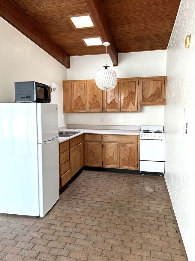 Building Photo - 317 Cornell Dr SE