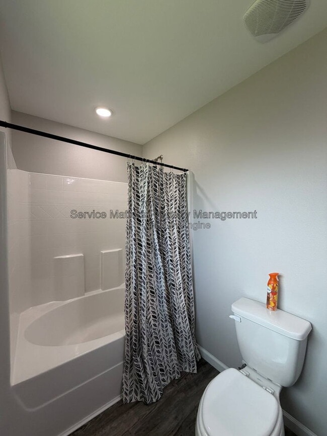 Building Photo - 5553 Riviera Dr
