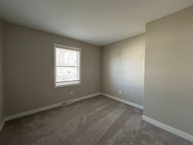 Building Photo - Beautifully Redone 3-Bedroom, 1.5-Bathroom Condo with Attached Garage – $1,725/Month (Lawn Care &...